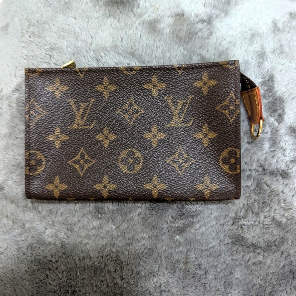 Authentic Louis Vuitton Accessories Pouch